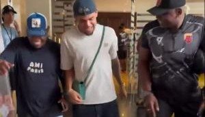 kaiyun-科贝：路易斯-迪亚斯在社媒上晒与网红跳舞大笑照片，随后删除