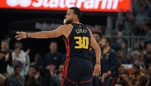 开云注册网址-刨掉heaves出手上季三分圈会发生啥？约基奇 库里又过4成