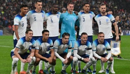 开云网站-三狮踢成三喵，“史上最强”英格兰被南门带成这样…