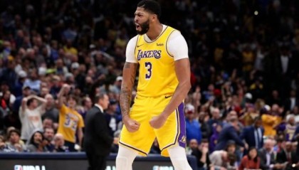 戴维斯膝盖拉伤至少缺席4周 湖人迎赛季至暗时刻