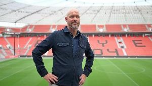 图片报：滕哈赫用无人机全程录制药厂训练，他禁止球员脚后跟传球